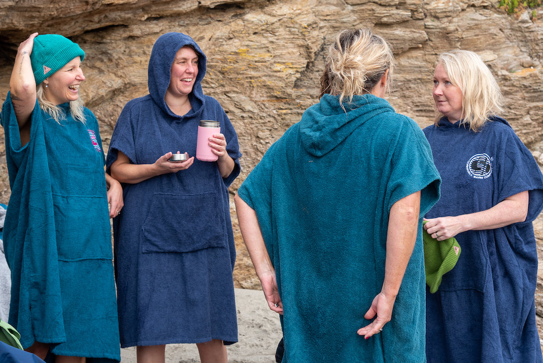How Towelling Robes Keep You Warm After Swimming Outdoors